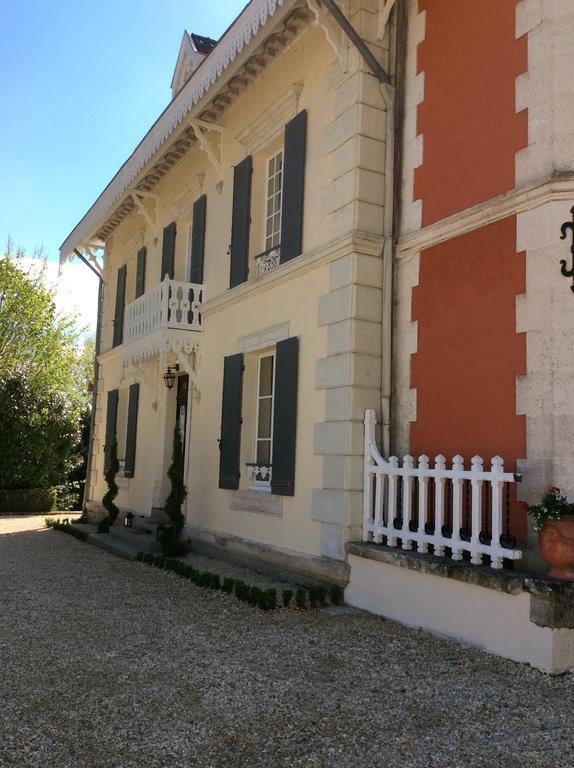 Bed and Breakfast Le Chalet De Luxe Saint-Severin Экстерьер фото